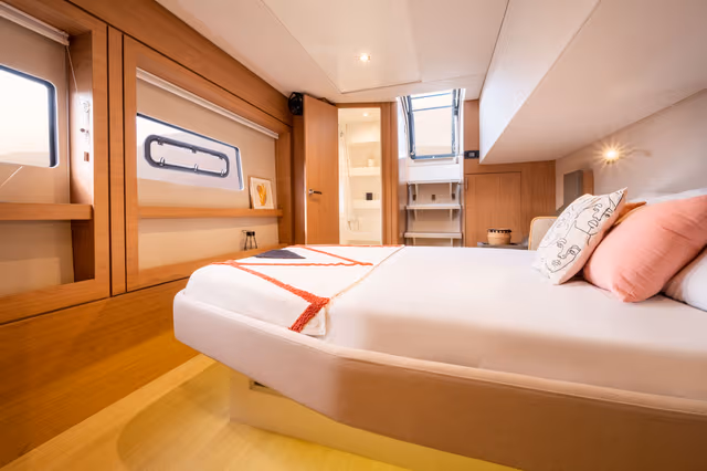 4_Double_bed_cabin_with_exterior_access_937d4aef25