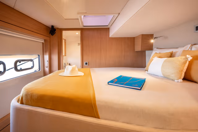 8_Double_bed_guest_cabin_with_bathroom_7cd2a5a674