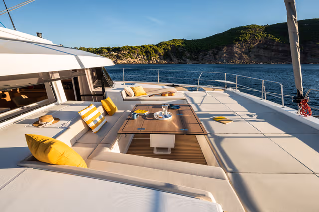 10_Overview_of_the_front_deck_with_seats_cushions_f8f1edd9e6