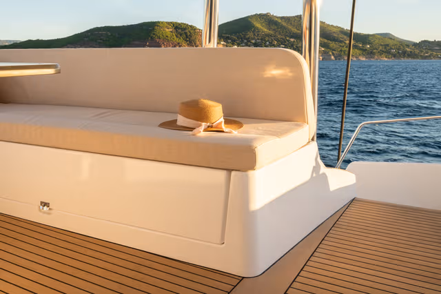 7_Rooftop_seat_with_straw_hat_on_4fc9ed1b41